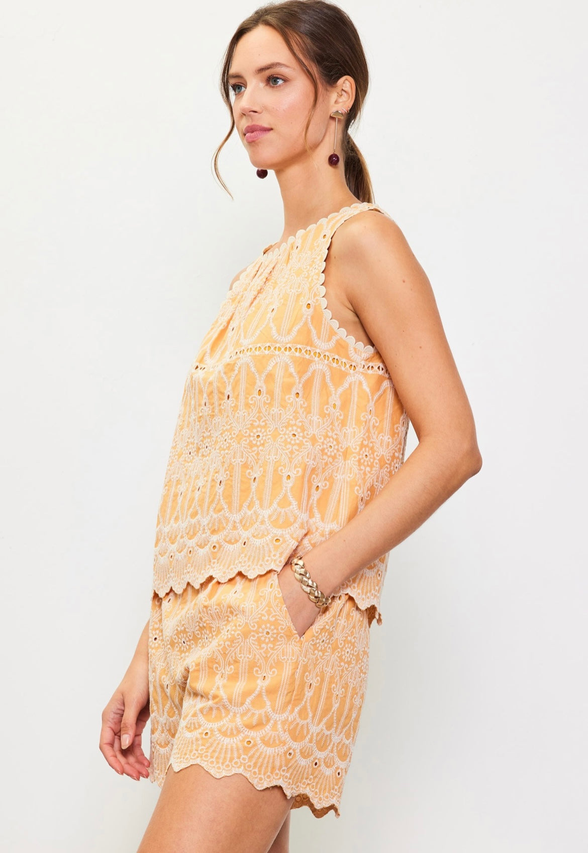 Embroidered woven set